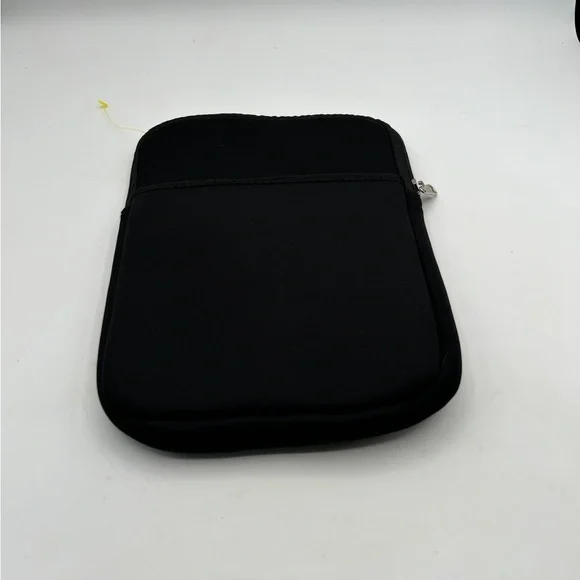 Warner Bros. Hogwarts Alumni Tablet Sleeve - Black and Gold with Hogwarts crest - Picture 2 of 5